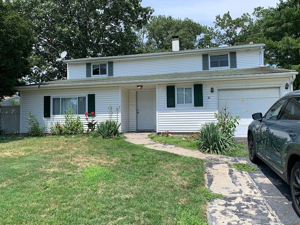 1st image of 27 Monterey Ln