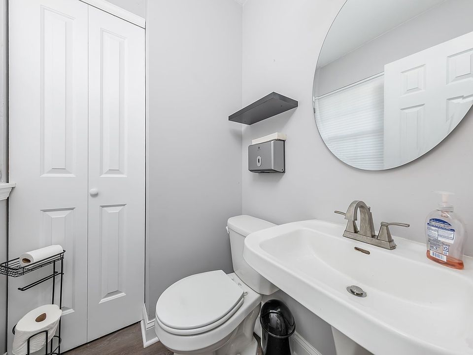 1st image of 848 Saint Regis Ct