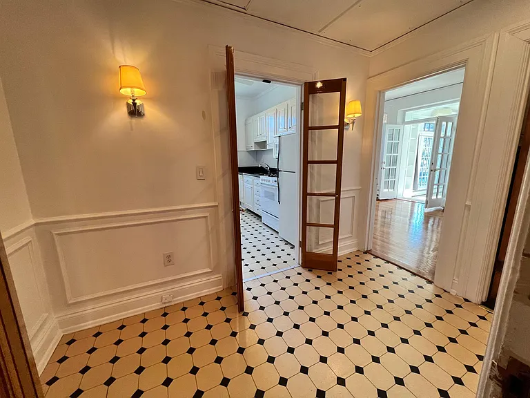 375 Lloyd Ave #1B — Photo 8