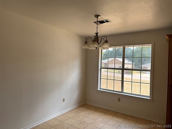 3rd image of 406 Northridge Dr