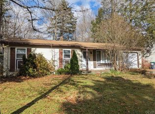 3113 Sycamore Ln, Pocono Summit, PA 18346