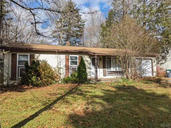 3113 Sycamore Ln, Pocono Summit, PA 18346
