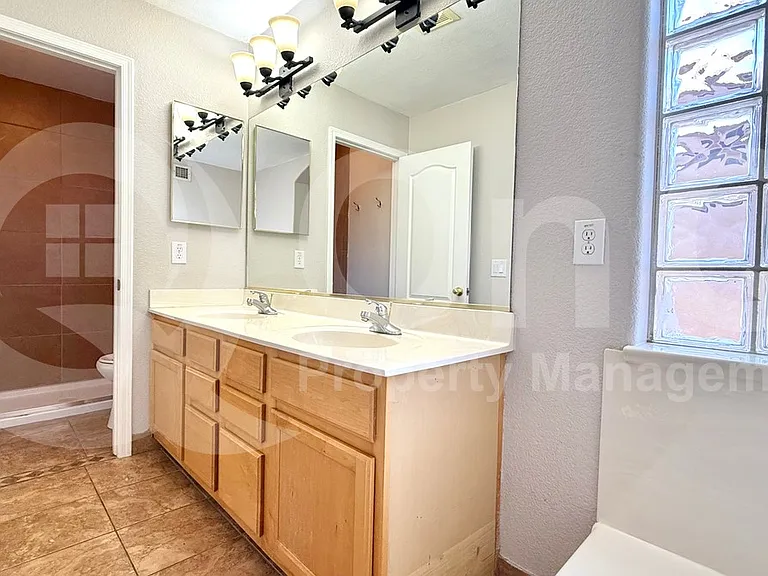 1733 E Harrison St — Photo 19