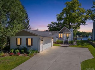 10470 King Rd, Davisburg, MI 48350