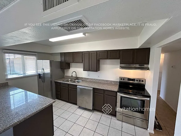 3007 N 79th Dr — Photo 5