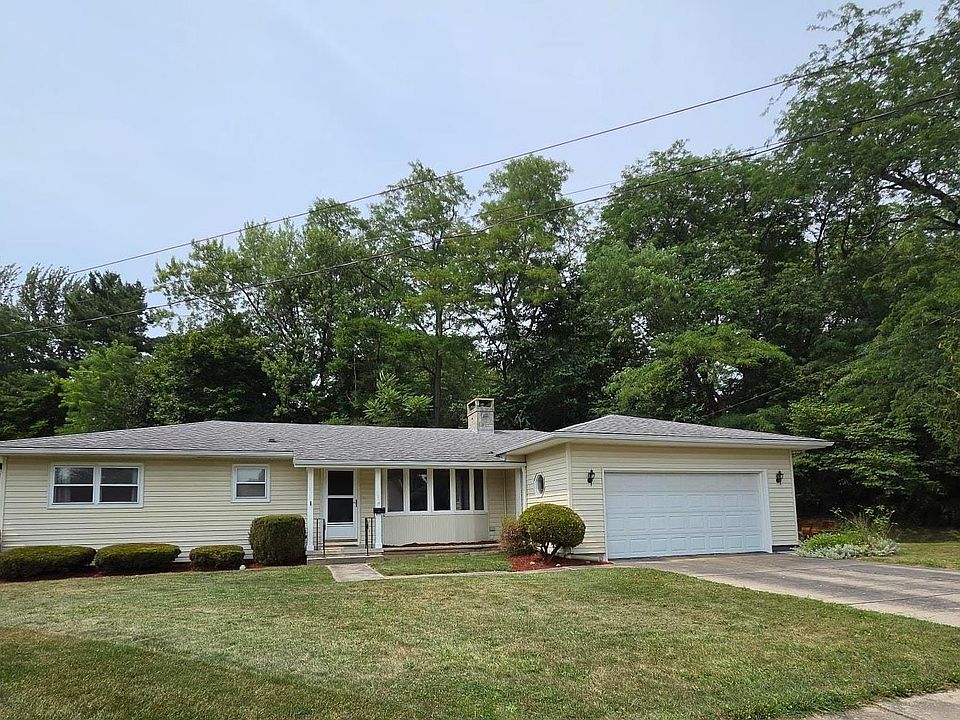 1st image of 425 Maplewood Ct