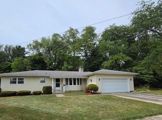 425 Maplewood Ct, Adrian, MI 49221