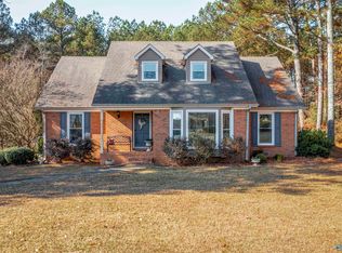 101 Westminster Dr, Rainbow City, AL 35906