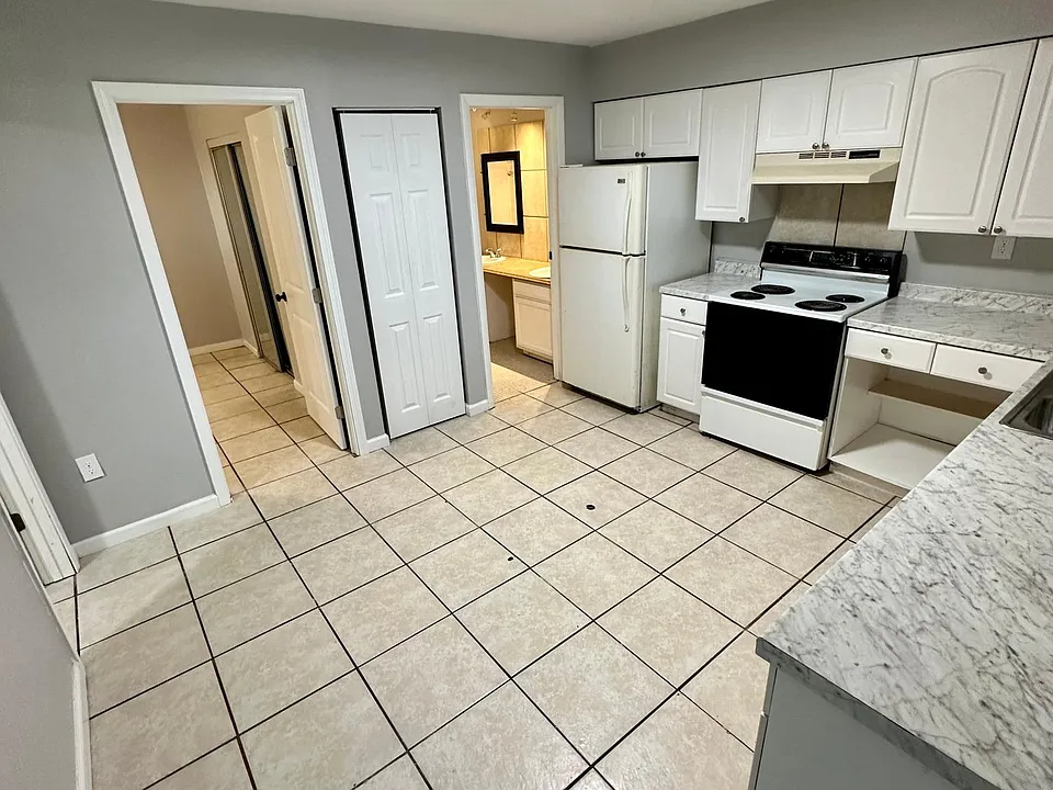 2235 Hanser Dr #3