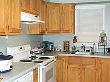 3rd image of 211 Oak St