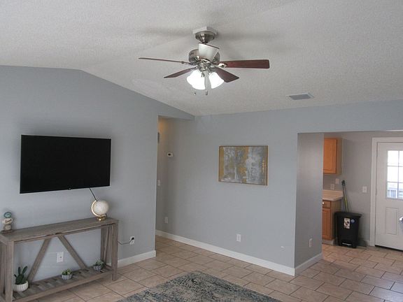 2nd image of 4024 Upas St
