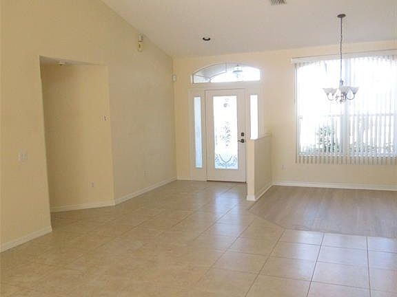 4th image of 8171 Rocliff Ave