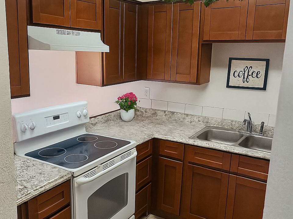 Kitchen (virtual staging)