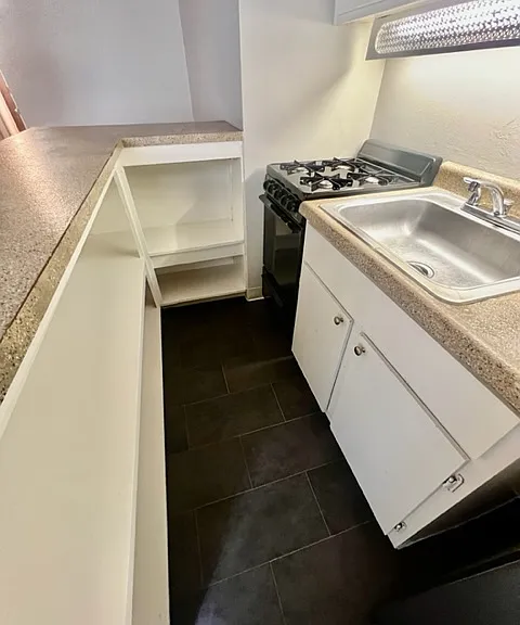 Corona Manor Apartments — Photo 9
