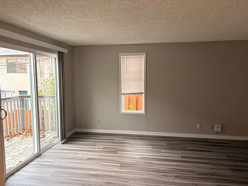ZhH608 - R Street Apts Photo 1