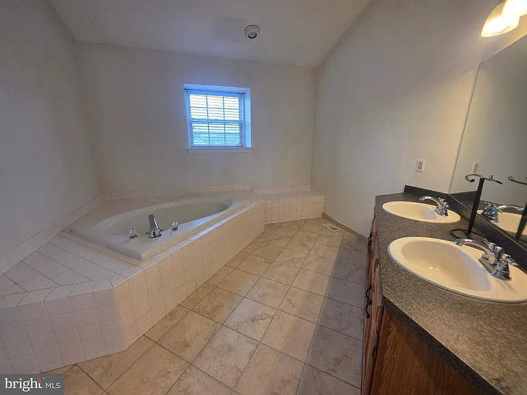138 Persimmon St — Photo 32