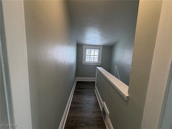 4th image of 121 E 205th St