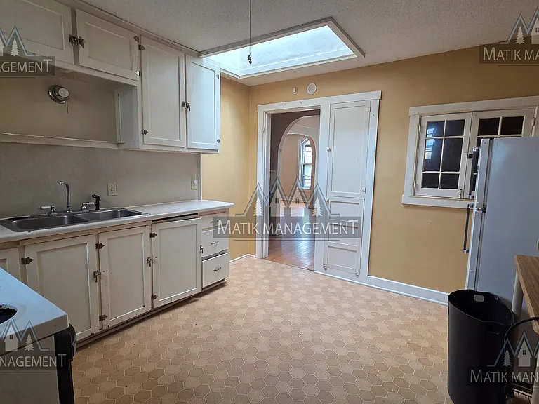 143 Main St W #1/2 — Photo 24