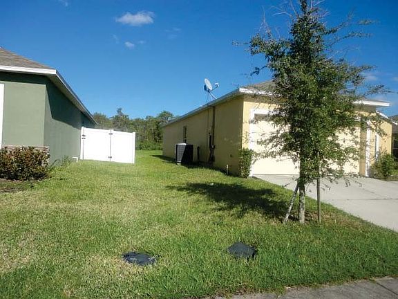 3rd image of 3137 Queen Alexandria Dr