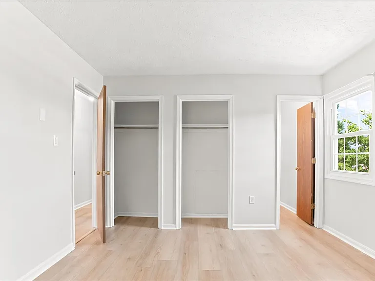 102 Linwood Ct — Photo 31
