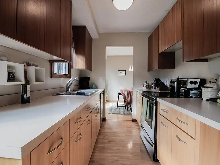 2102 Tamarin Trl — Photo 2