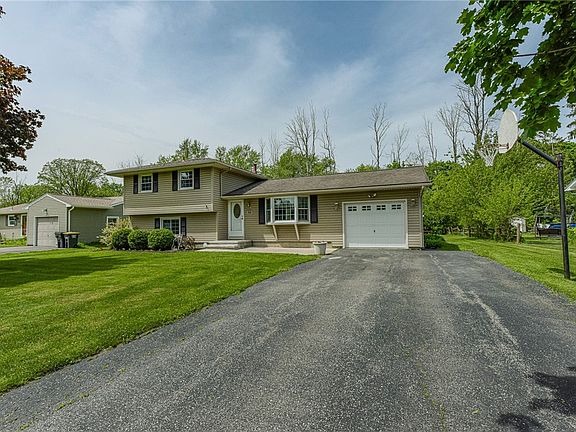 3rd image of 95 Ridgelea Ct