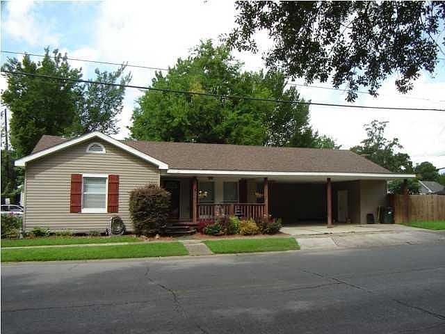 1st image of 200 Parkview Dr