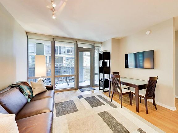 4th image of 160 E Illinois St APT 1007