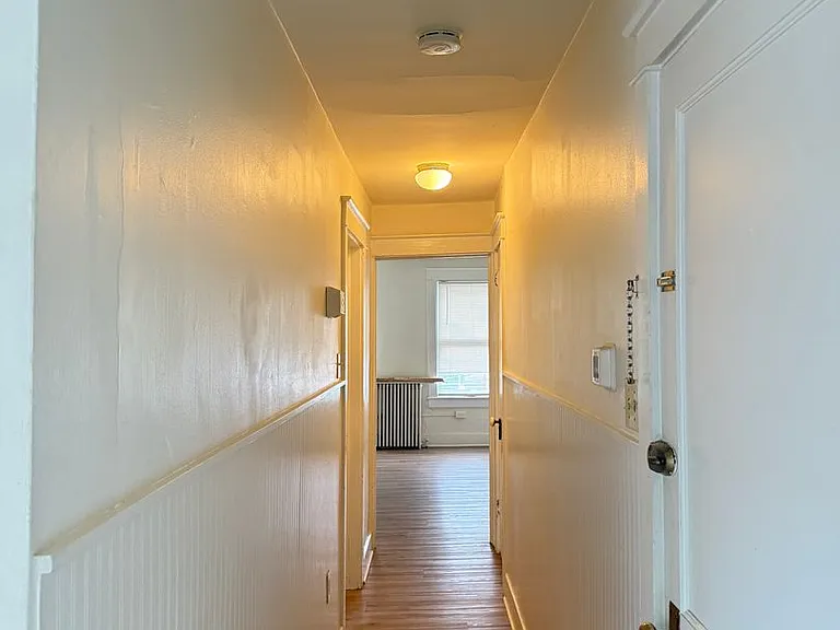 537 E King St — Photo 6