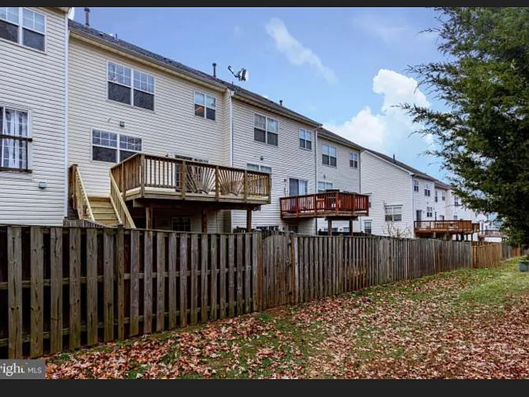 8203 Glade Bank Dr — Photo 10