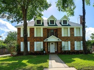 9711 Deverell Dr, Sugar Land, TX 77498