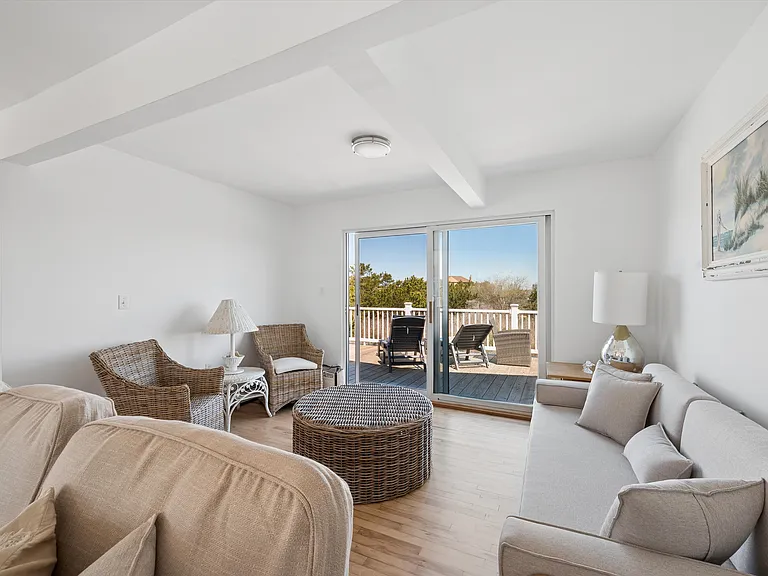 898 Dune Rd — Photo 12
