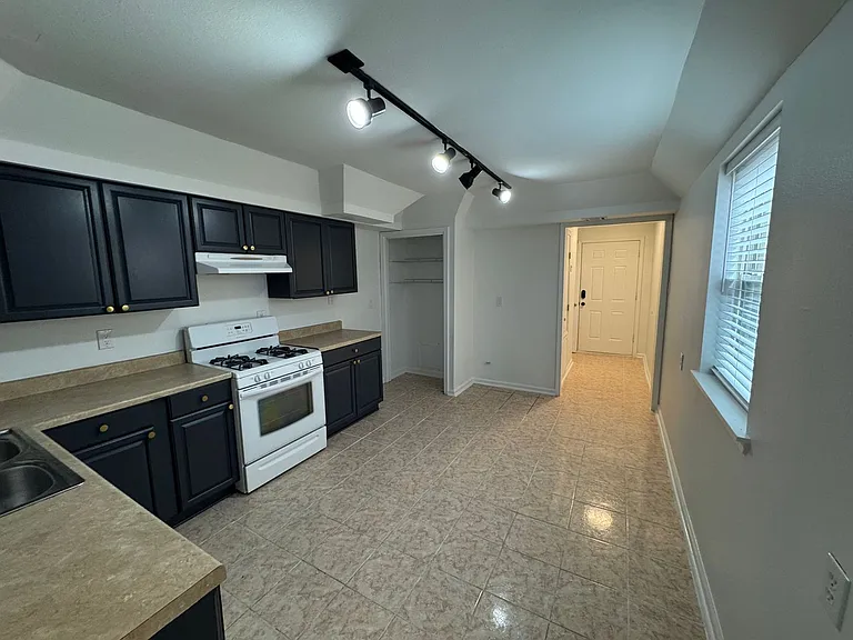 1512 Lake Ave — Photo 2