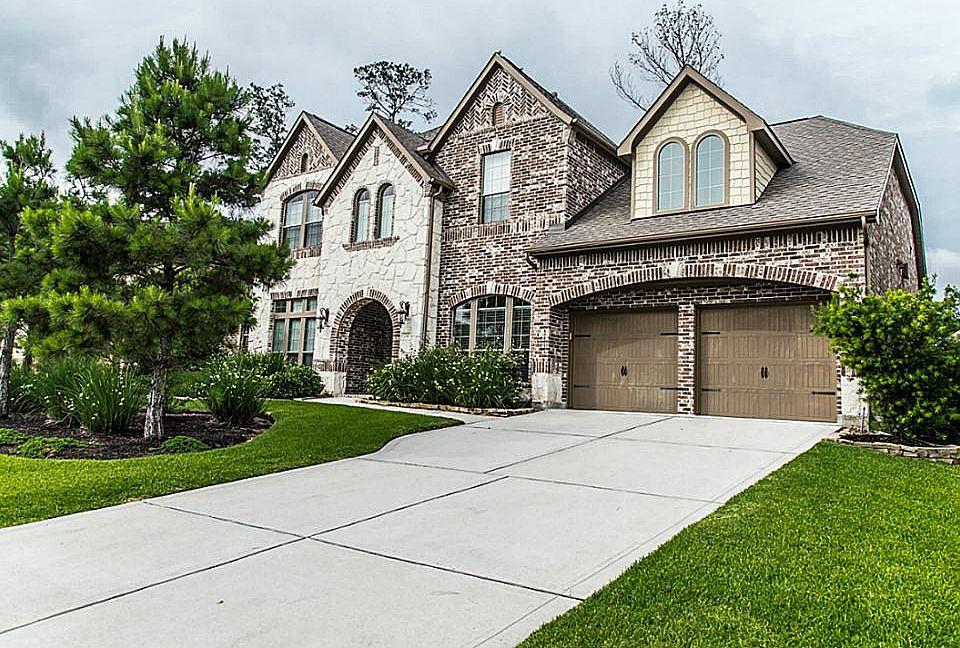 1st image of 230 E Tupelo Green Cir