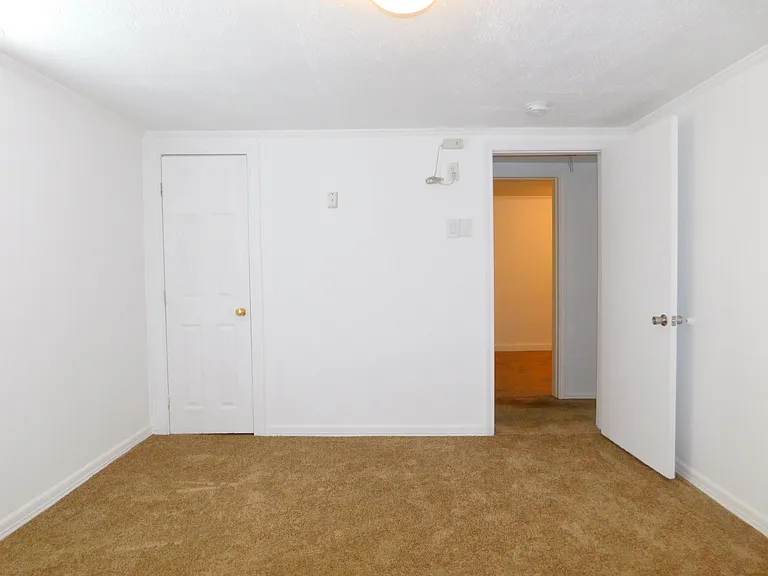1007 W Collins St — Photo 9