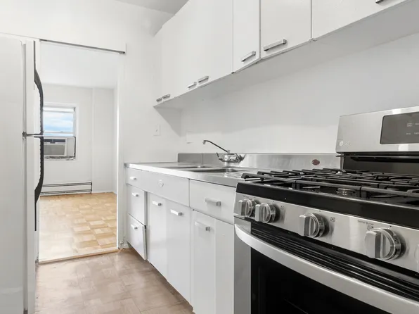 1 Fordham Hill Oval image 8 of 15