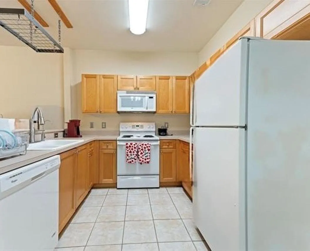 3 bed, 2.0 bath, 1368 sqft, $1,595 — Photo 3