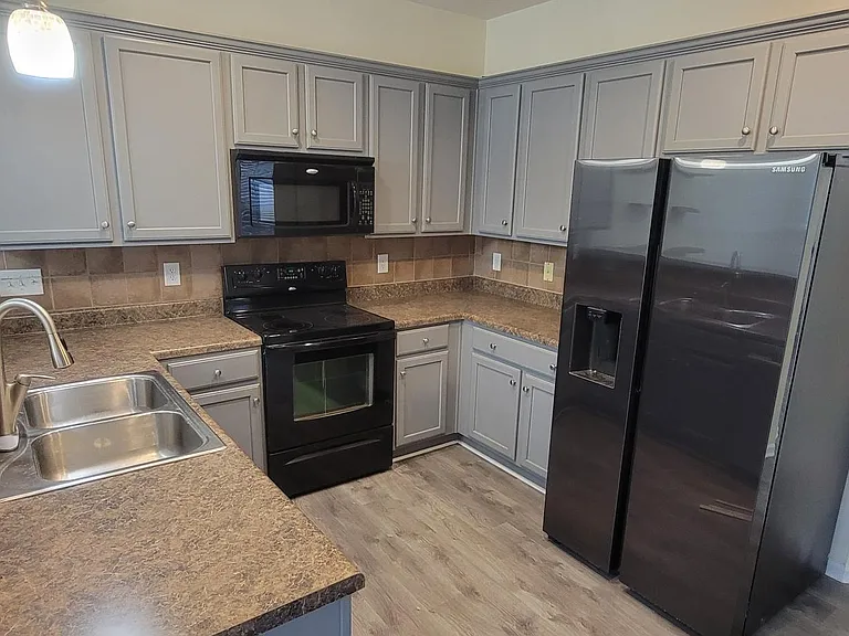 9708 Walkers Glen Dr — Photo 7