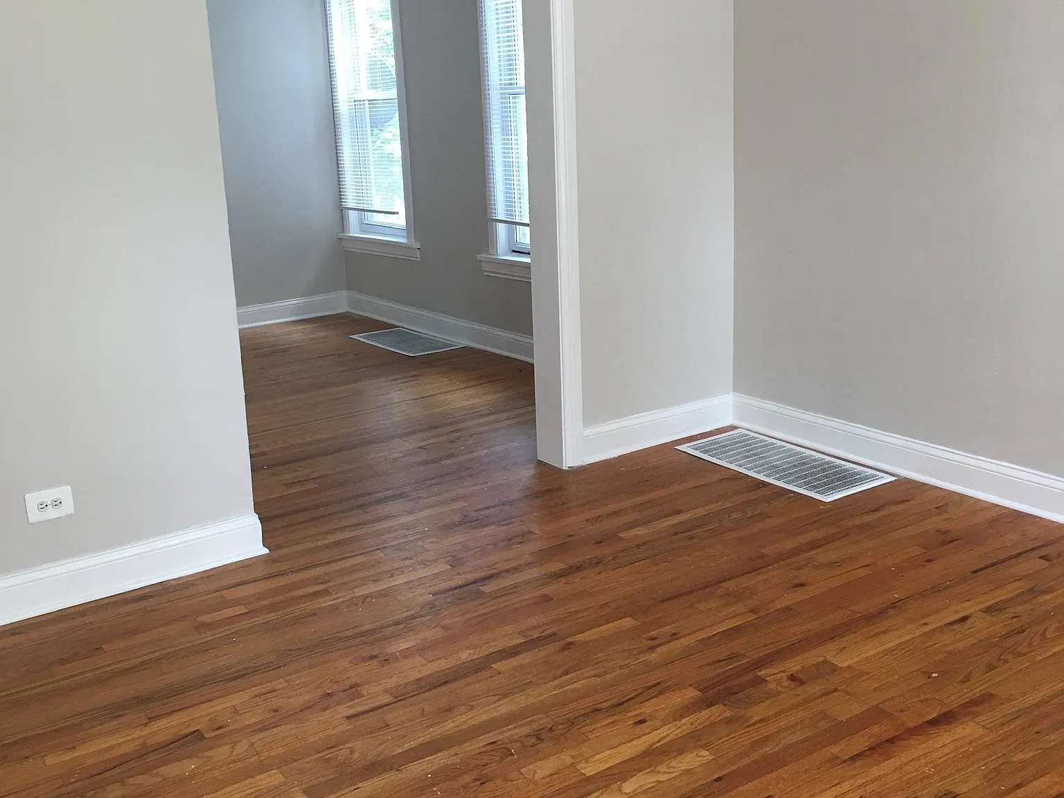 6 bed, 2.5 bath, $8,700 — Photo 2