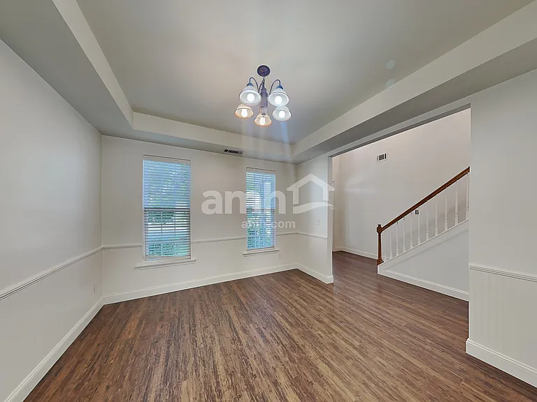 4059 Houldsworth Dr — Photo 6