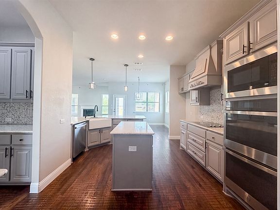 2nd image of 1208 Redbud St