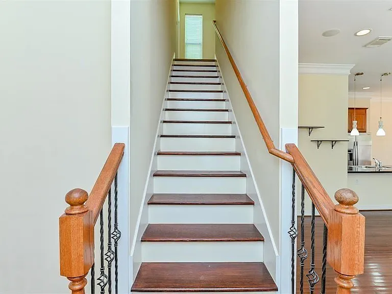 802 Garden Trace Ln — Photo 8