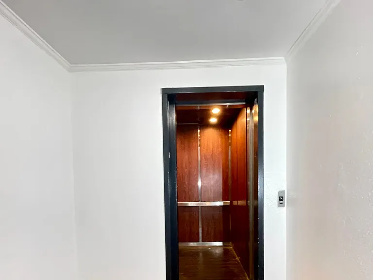 1816 N Gramercy Pl — Photo 16