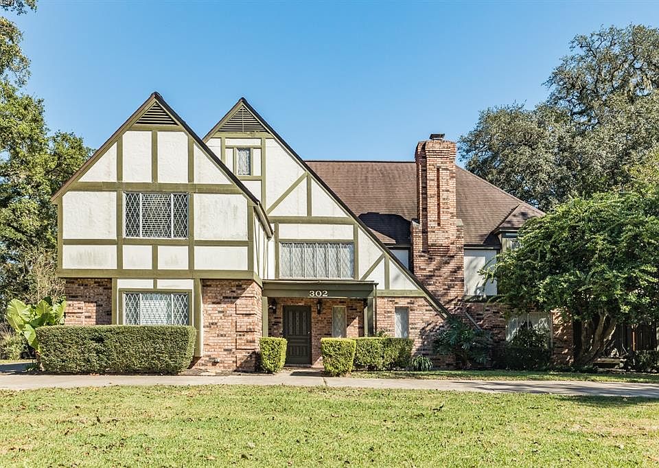1st image of 302 Live Oak Ln