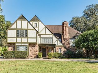 302 Live Oak Ln, Lake Jackson, TX 77566