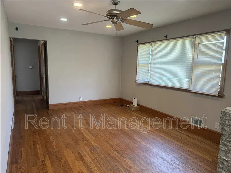 4 bed, 2.0 bath, 1318 sqft, $1,850 — Photo 3