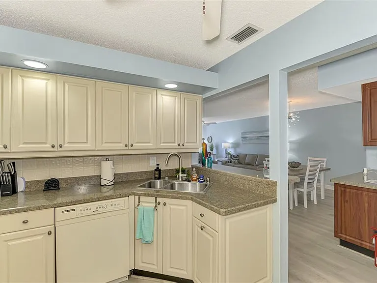 5761 Avista Dr #5761 — Photo 27