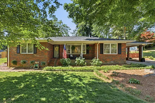 1338 Northwood Cir NE Photo 1