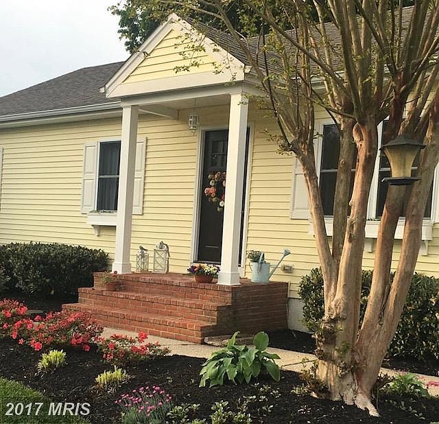 1st image of 209 Holly St
