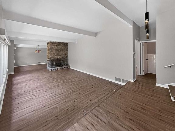 3rd image of 703 Laurel St